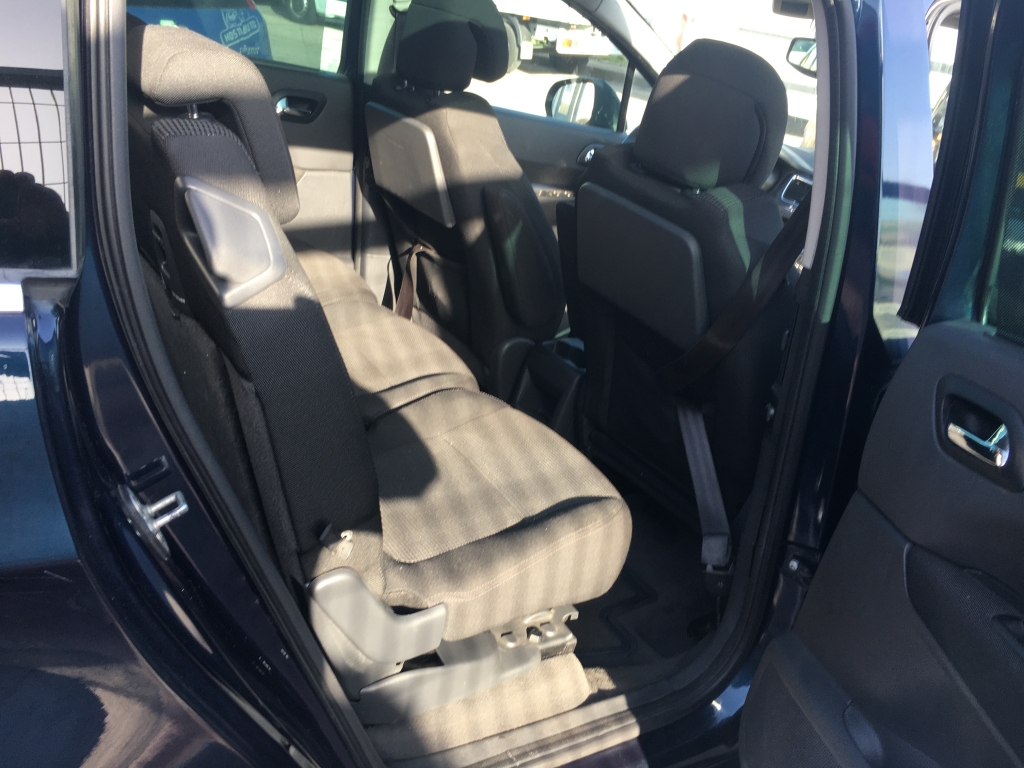 PEUGEOT 5008 1.6 HDI 110CV 7 PLAZAS AUT