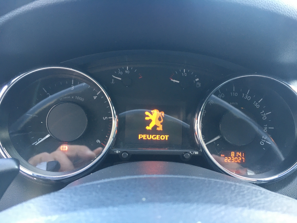 PEUGEOT 5008 1.6 HDI 110CV 7 PLAZAS AUT