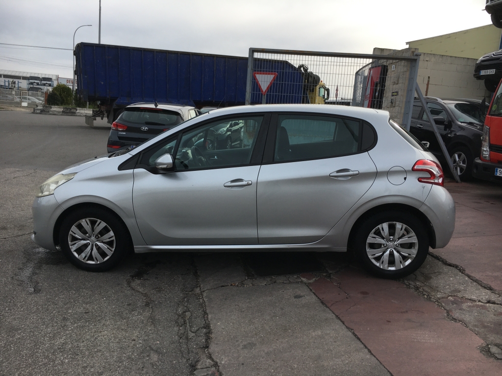 PEUGEOT 208 1.2 VTI 82 CV