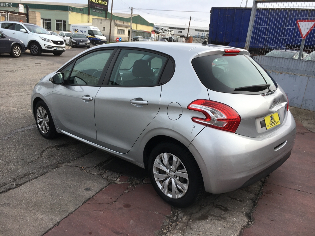 PEUGEOT 208 1.2 VTI 82 CV