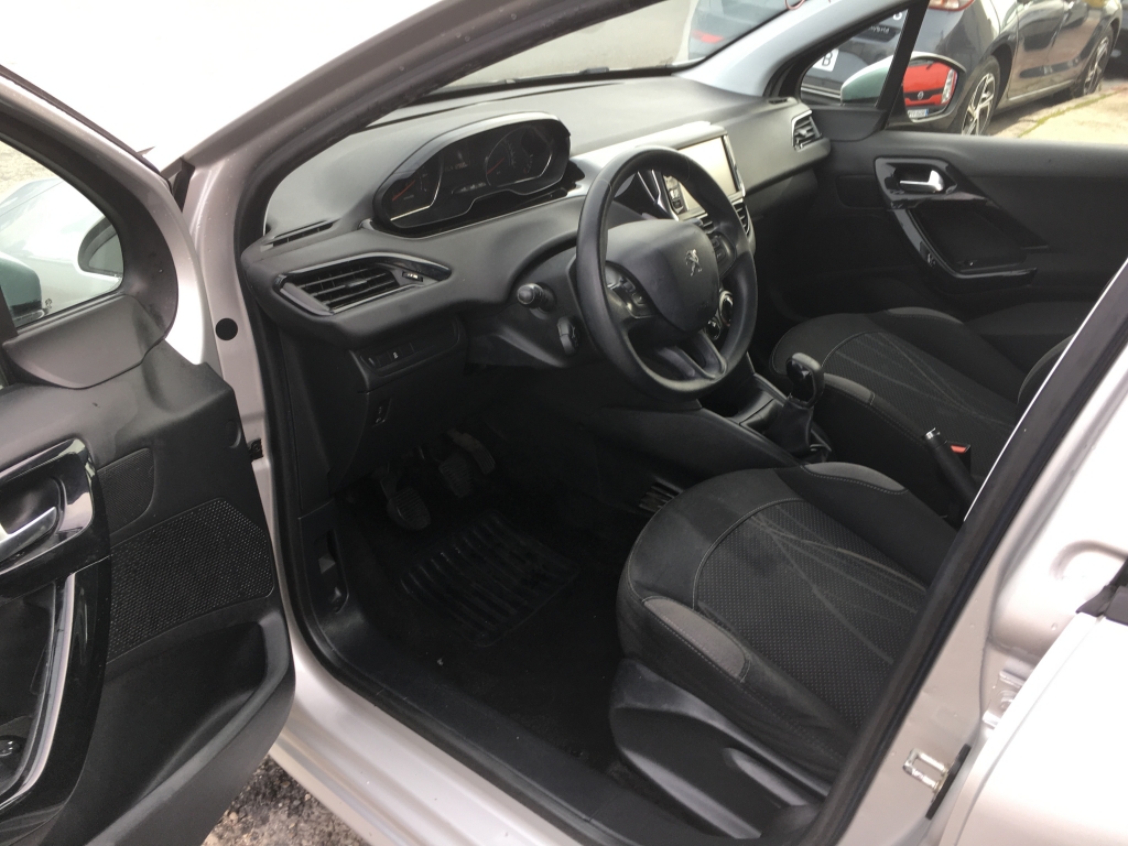 PEUGEOT 208 1.2 VTI 82 CV
