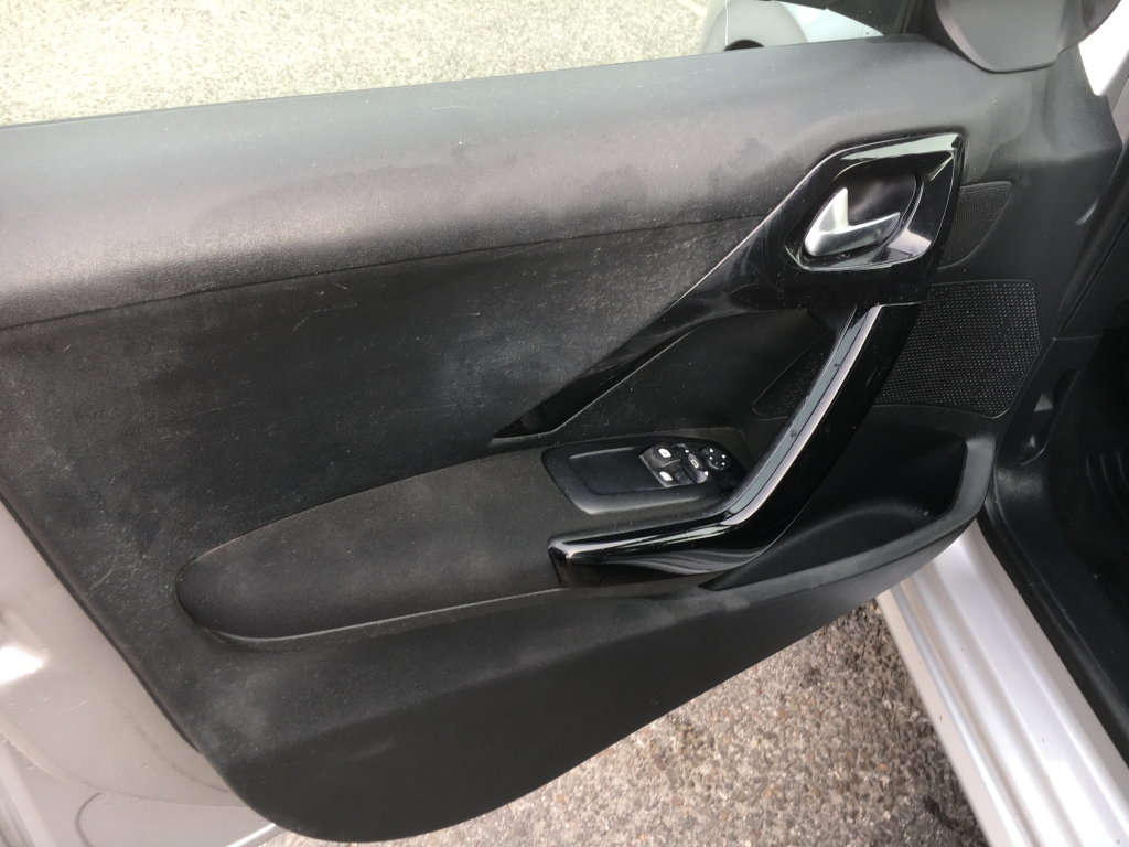 PEUGEOT 208 1.2 VTI 82 CV