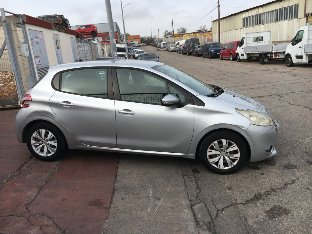 PEUGEOT 208 1.2 VTI 82 CV