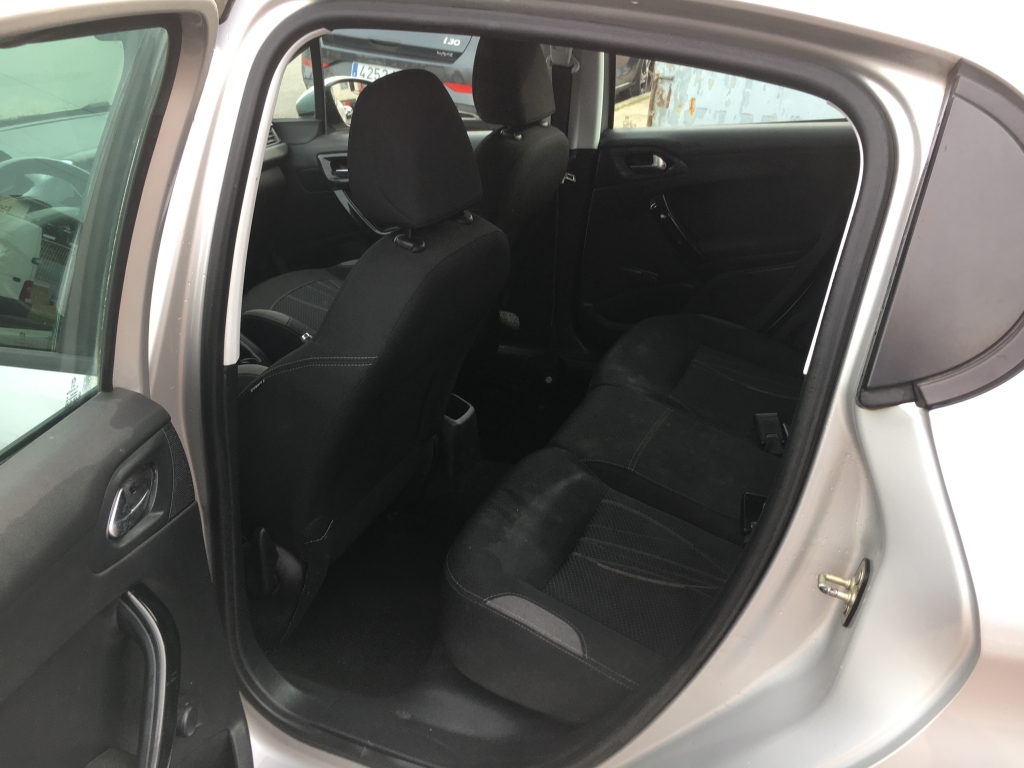 PEUGEOT 208 1.2 VTI 82 CV