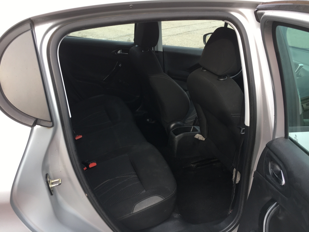 PEUGEOT 208 1.2 VTI 82 CV