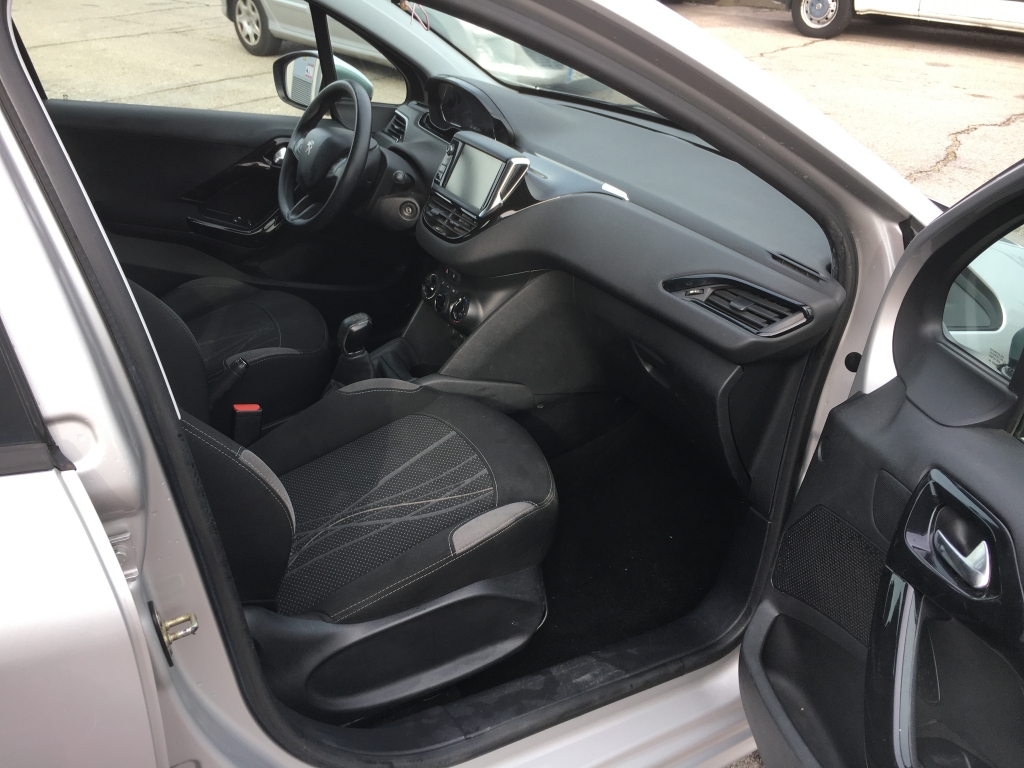 PEUGEOT 208 1.2 VTI 82 CV