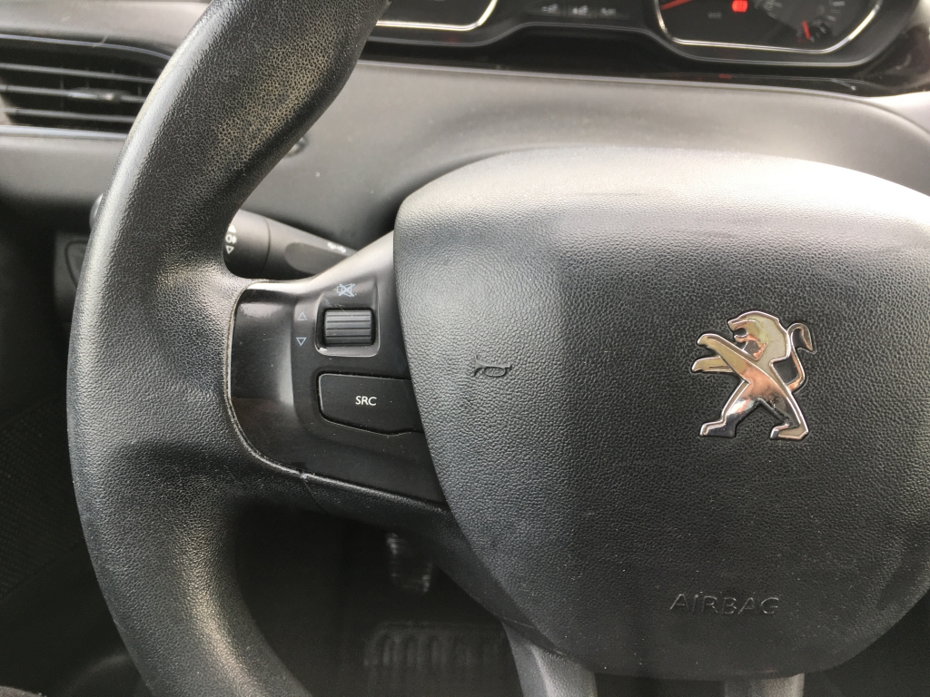 PEUGEOT 208 1.2 VTI 82 CV