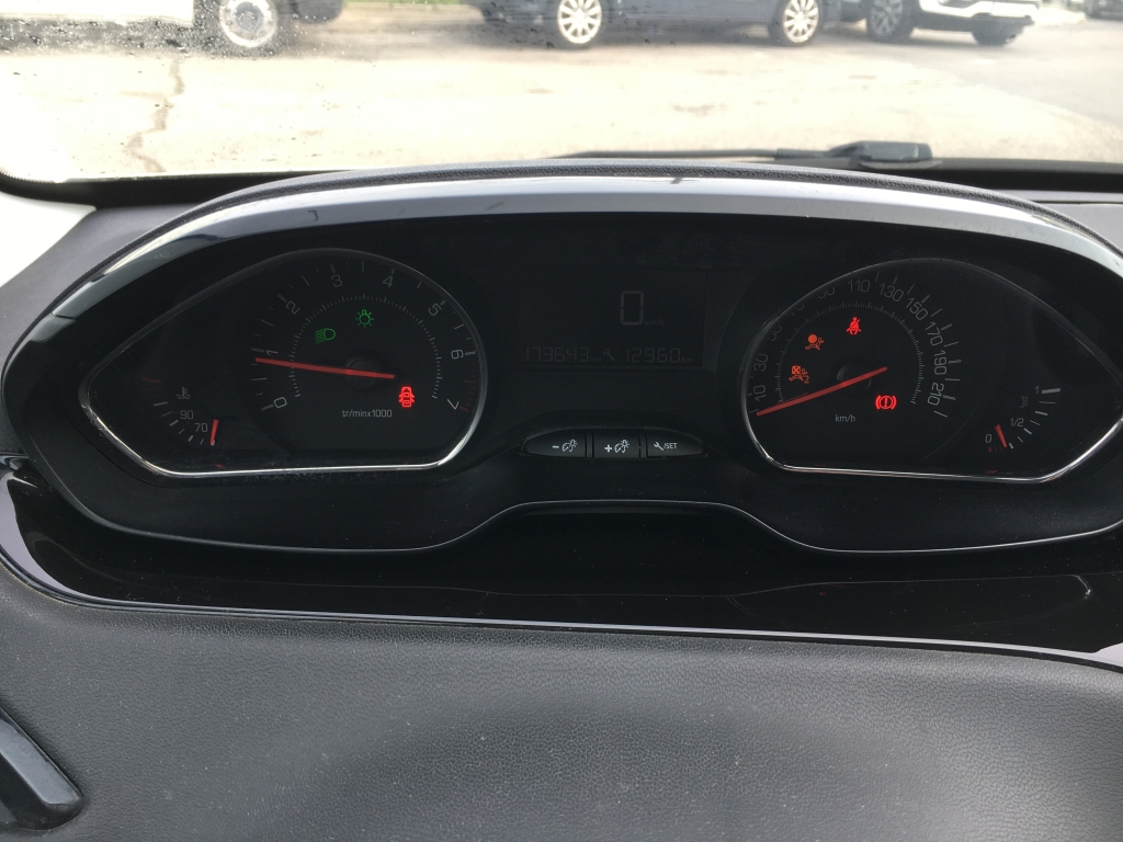 PEUGEOT 208 1.2 VTI 82 CV