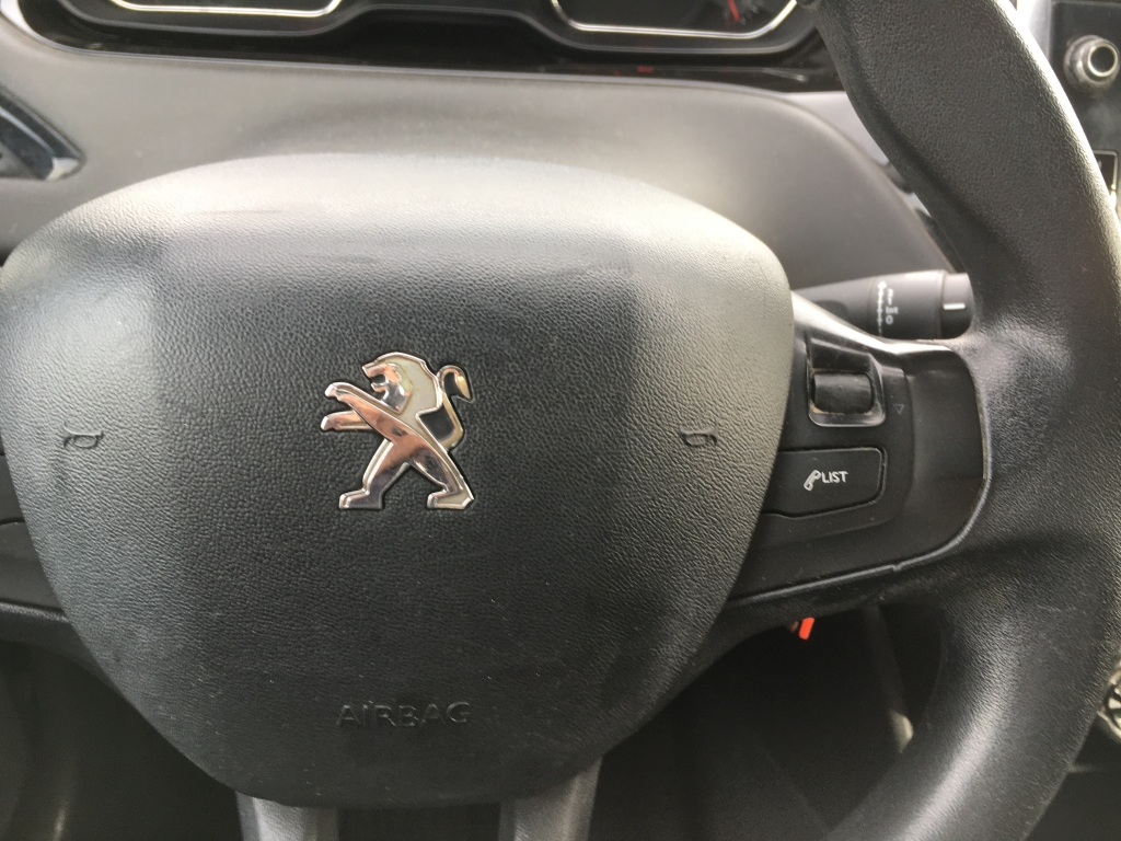 PEUGEOT 208 1.2 VTI 82 CV