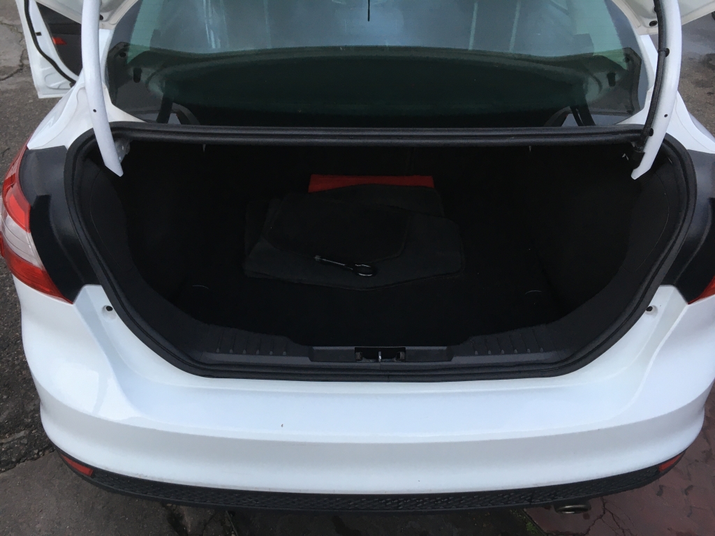 FORD FOCUS SEDAN 1.6 INY 150CV