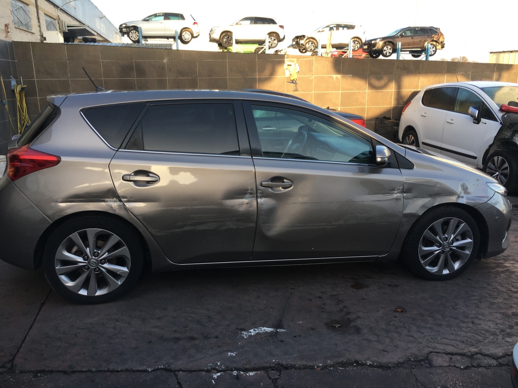 TOYOTA AURIS HIBRIDO Y GLP 1.8 136CV AUT