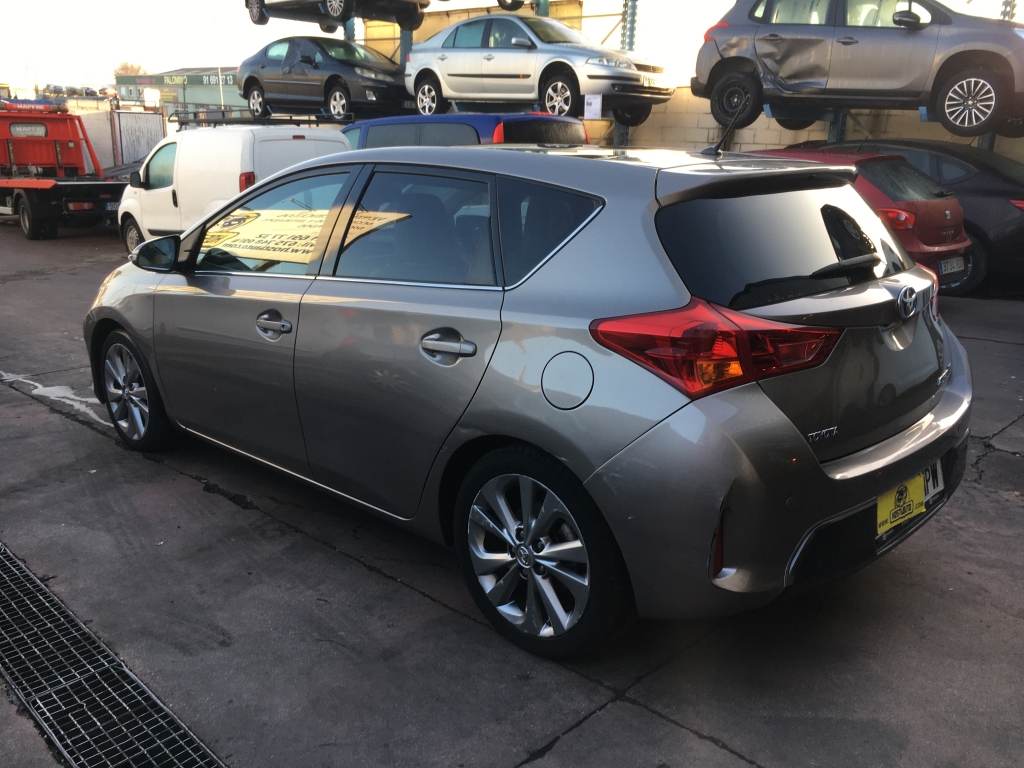 TOYOTA AURIS HIBRIDO Y GLP 1.8 136CV AUT