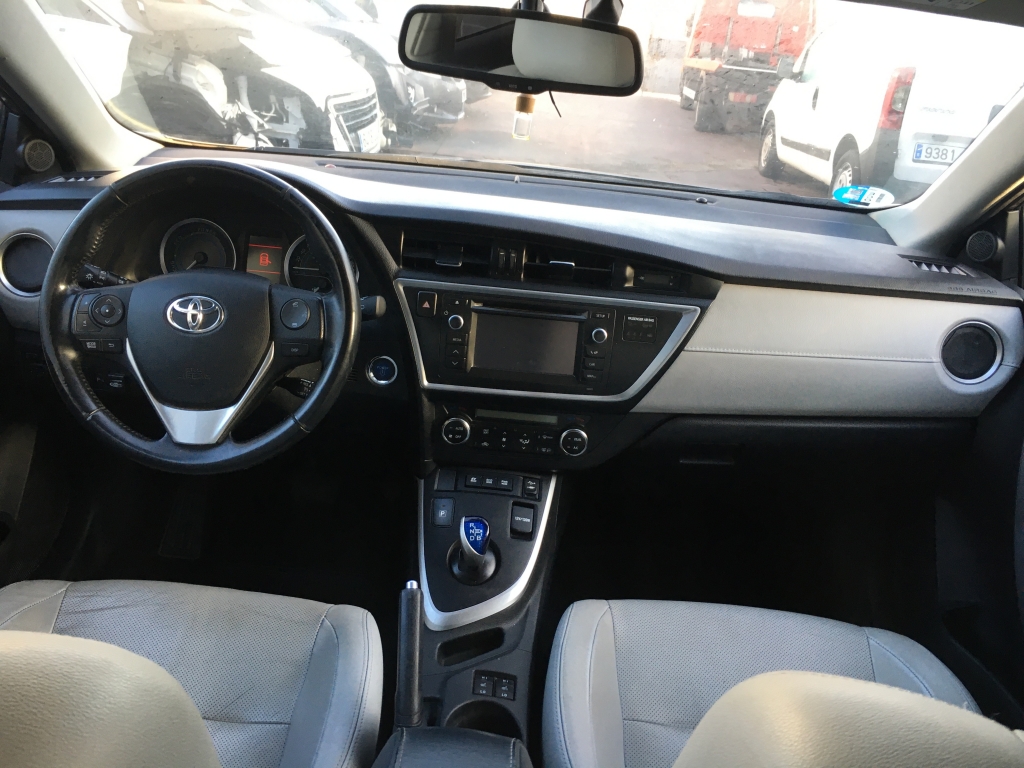 TOYOTA AURIS HIBRIDO Y GLP 1.8 136CV AUT
