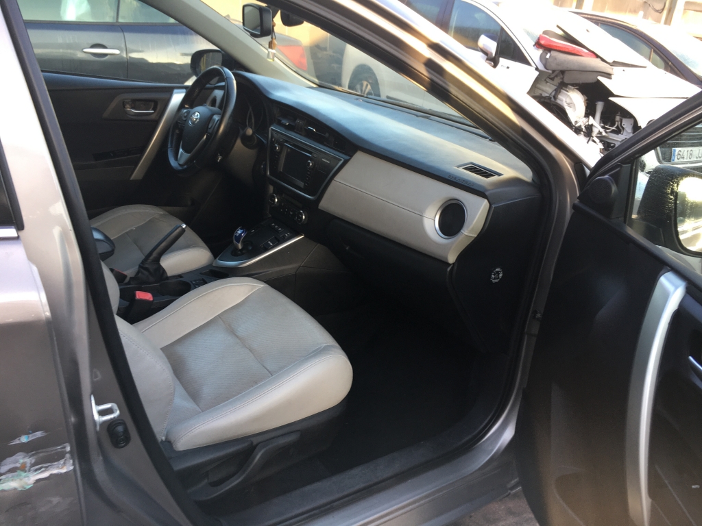 TOYOTA AURIS HIBRIDO Y GLP 1.8 136CV AUT