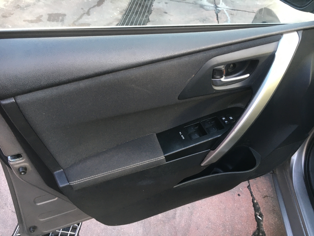 TOYOTA AURIS HIBRIDO Y GLP 1.8 136CV AUT