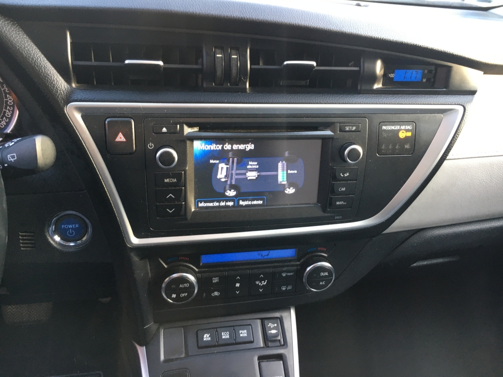 TOYOTA AURIS HIBRIDO Y GLP 1.8 136CV AUT