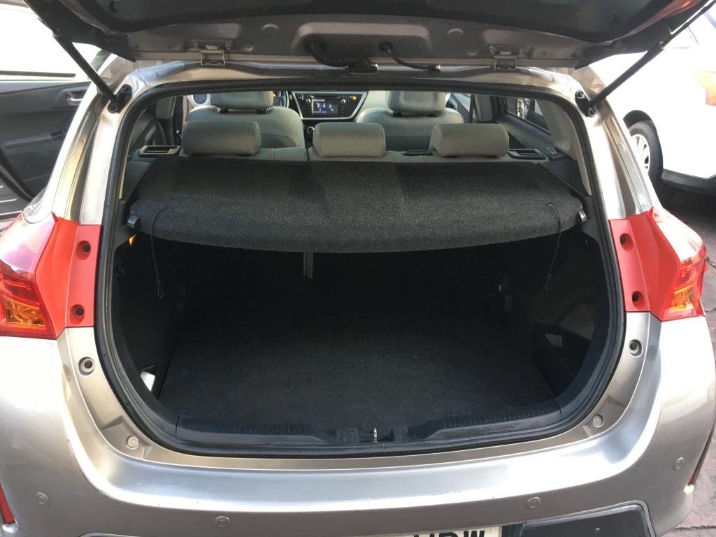TOYOTA AURIS HIBRIDO Y GLP 1.8 136CV AUT