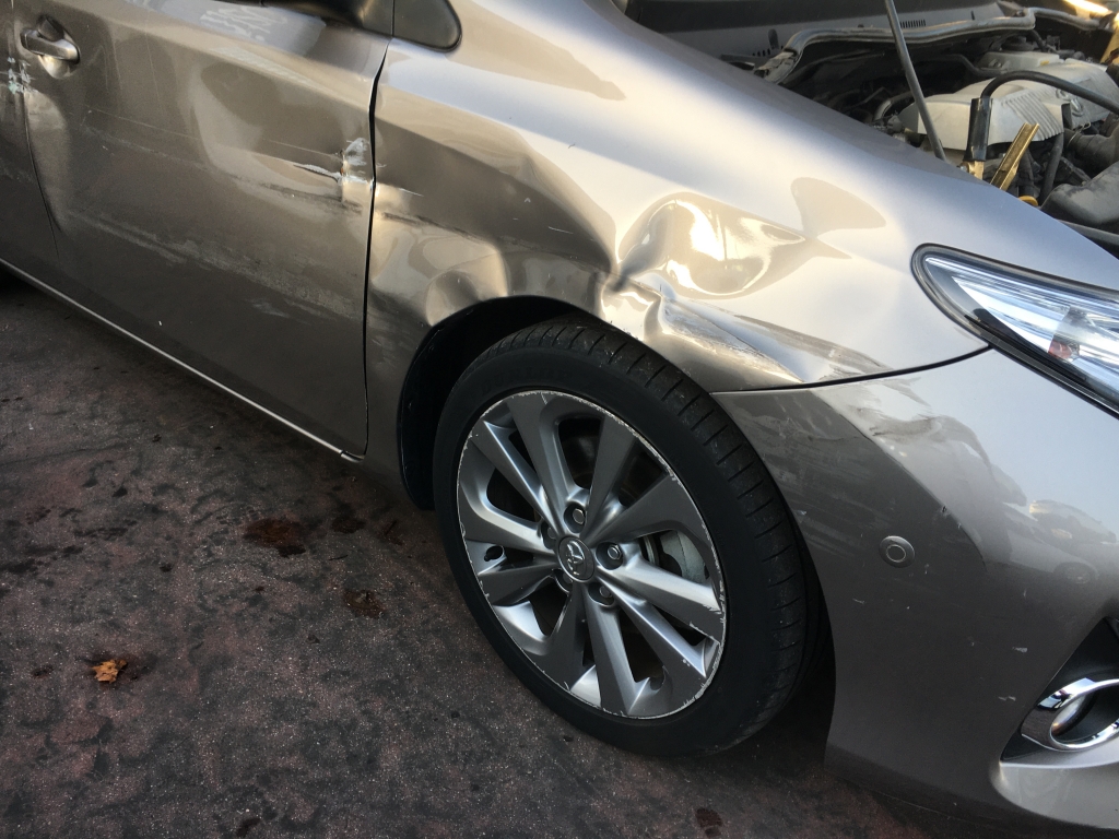 TOYOTA AURIS HIBRIDO Y GLP 1.8 136CV AUT