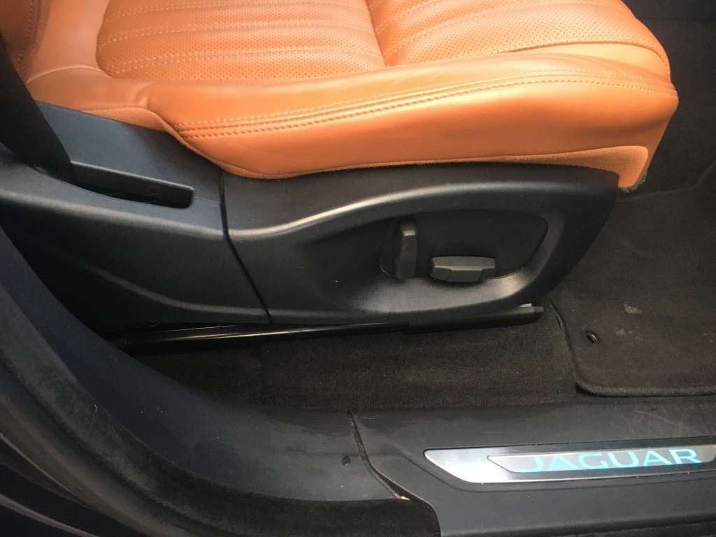 JAGUAR F-PACE 2.0 D 180CV AUT JAGUAR F-PACE 2.0 D 180CV AUT