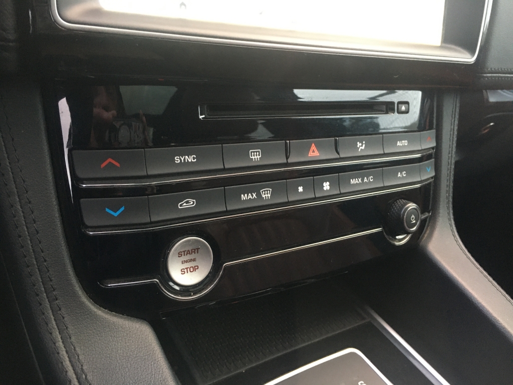 JAGUAR F-PACE 2.0 D 180CV AUT JAGUAR F-PACE 2.0 D 180CV AUT