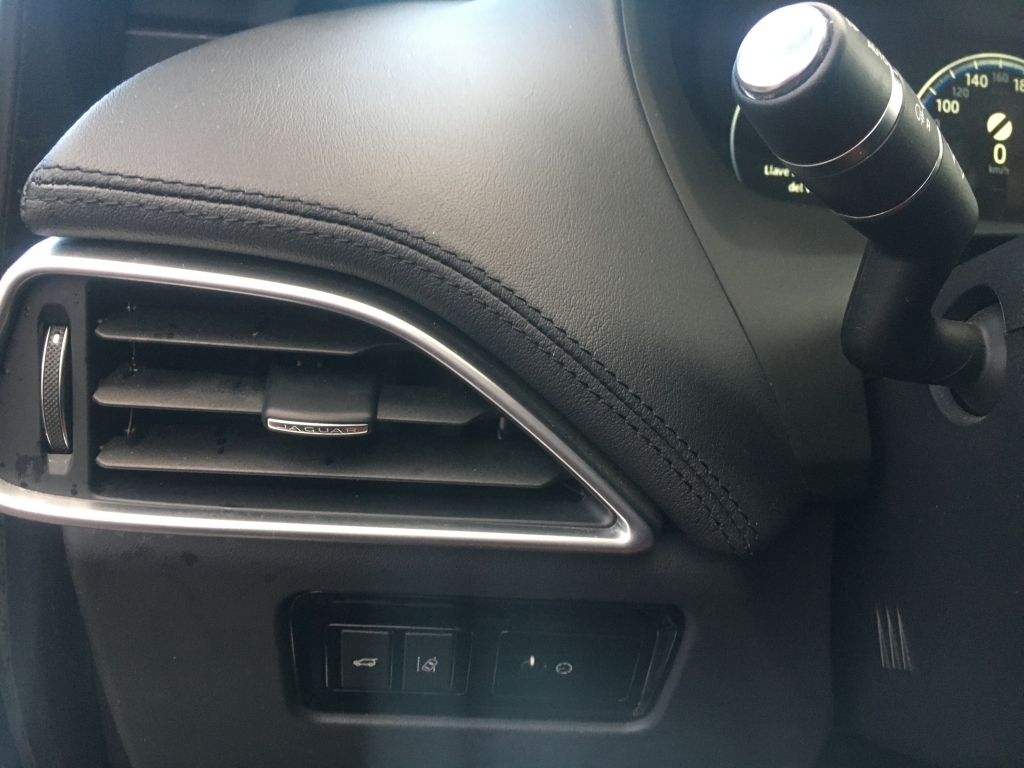 JAGUAR F-PACE 2.0 D 180CV AUT JAGUAR F-PACE 2.0 D 180CV AUT