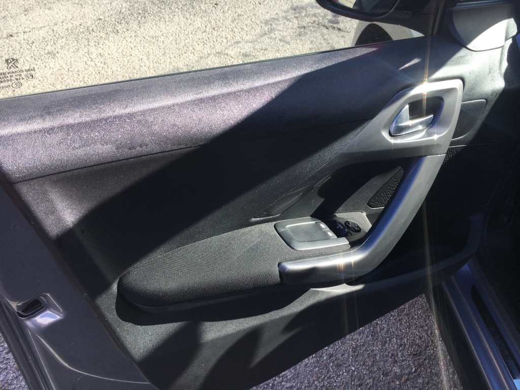 PEUGEOT 2008 1.6 HDI 100CV