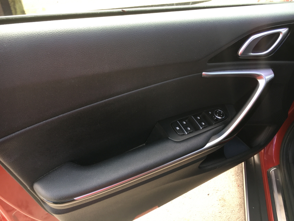 KIA X-CEED 1.6 HIBRIDO ENCHUFABLE 160CV AUT KIA X-CEED 1.6 HIBRIDO ENCHUFABLE 160CV AUT