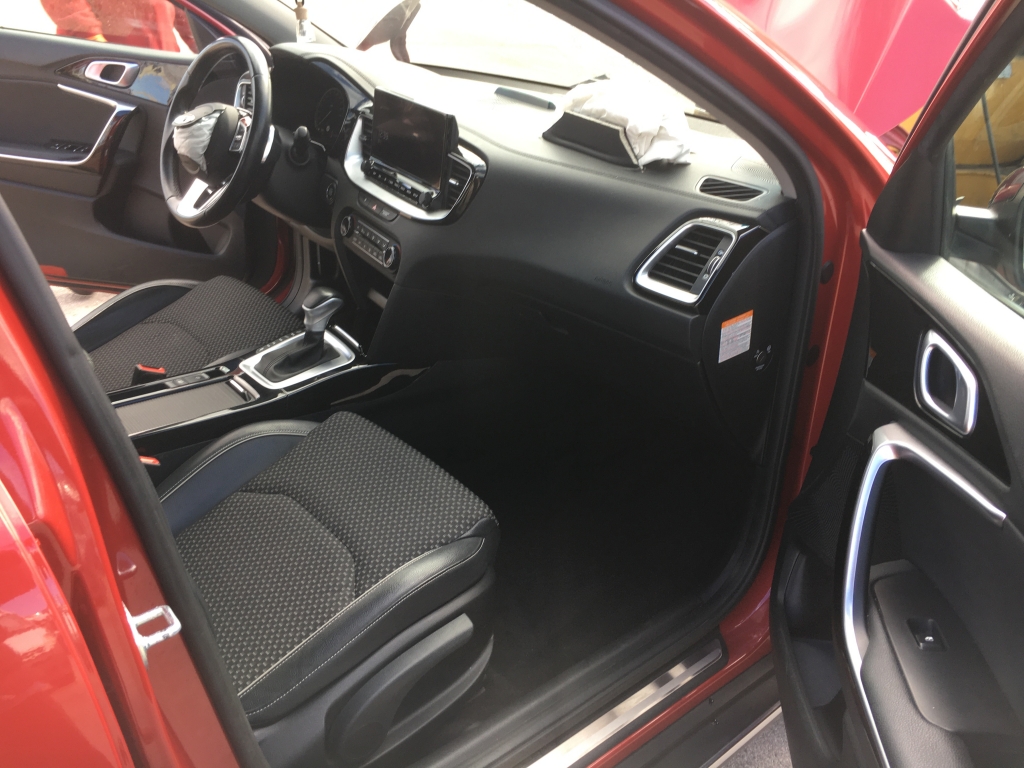 KIA X-CEED 1.6 HIBRIDO ENCHUFABLE 160CV AUT KIA X-CEED 1.6 HIBRIDO ENCHUFABLE 160CV AUT