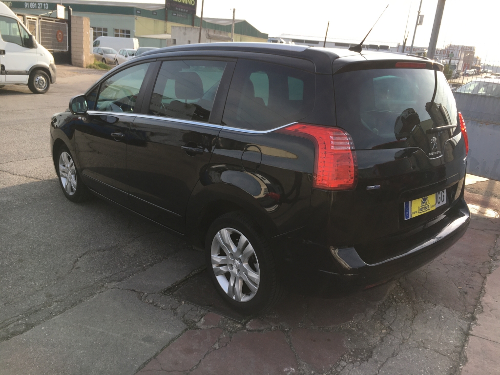PEUGEOT 5008 1.6 HDI 120CV 7 PLAZAS