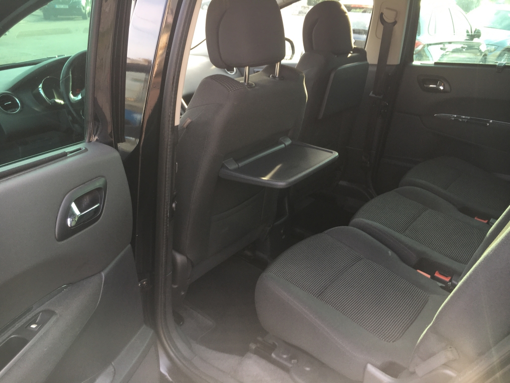 PEUGEOT 5008 1.6 HDI 120CV 7 PLAZAS