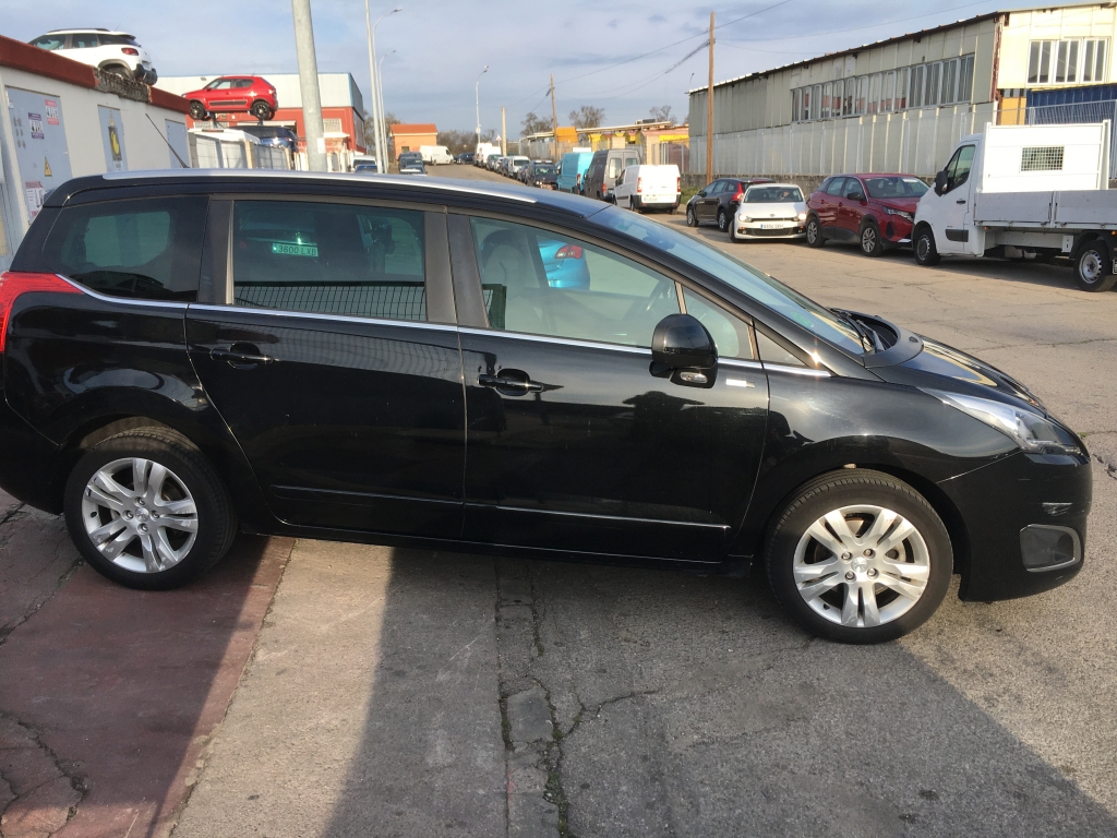 PEUGEOT 5008 1.6 HDI 120CV 7 PLAZAS