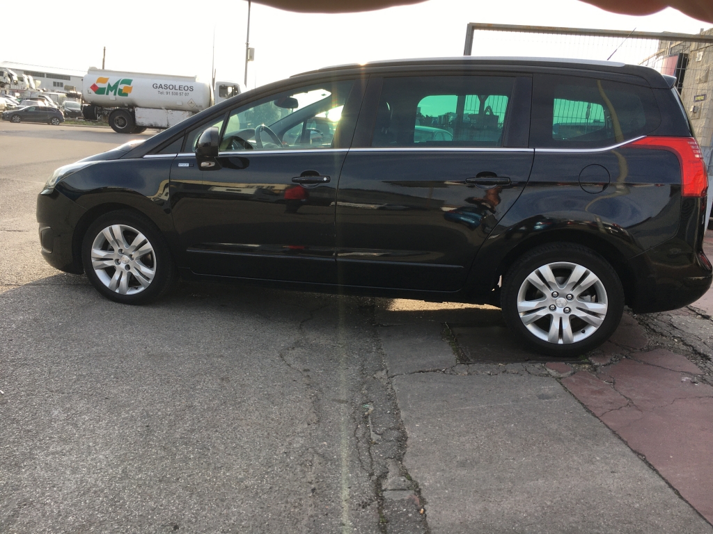 PEUGEOT 5008 1.6 HDI 120CV 7 PLAZAS