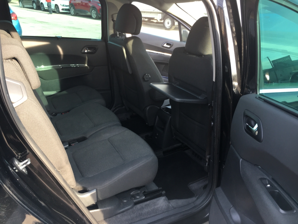 PEUGEOT 5008 1.6 HDI 120CV 7 PLAZAS