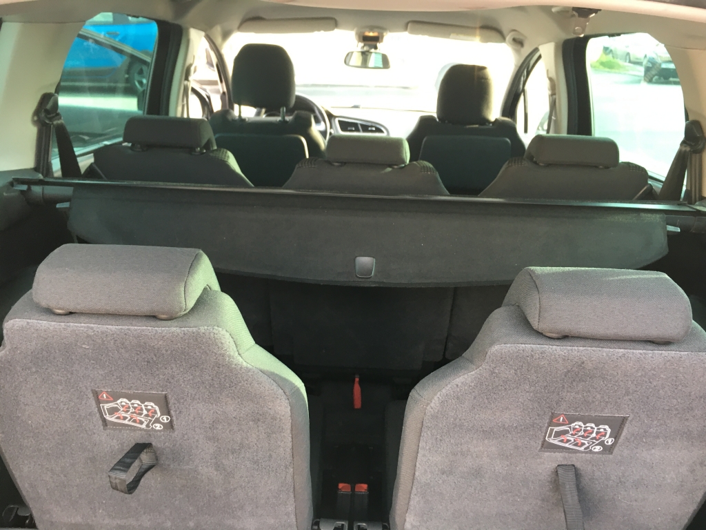 PEUGEOT 5008 1.6 HDI 120CV 7 PLAZAS