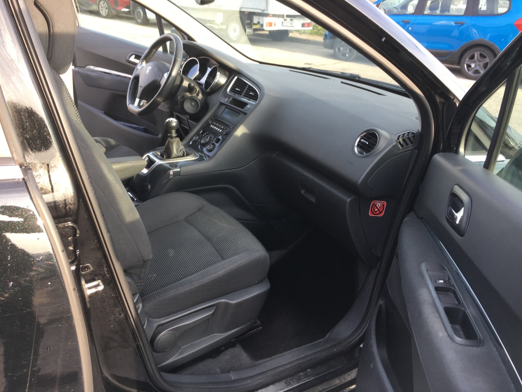 PEUGEOT 5008 1.6 HDI 120CV 7 PLAZAS