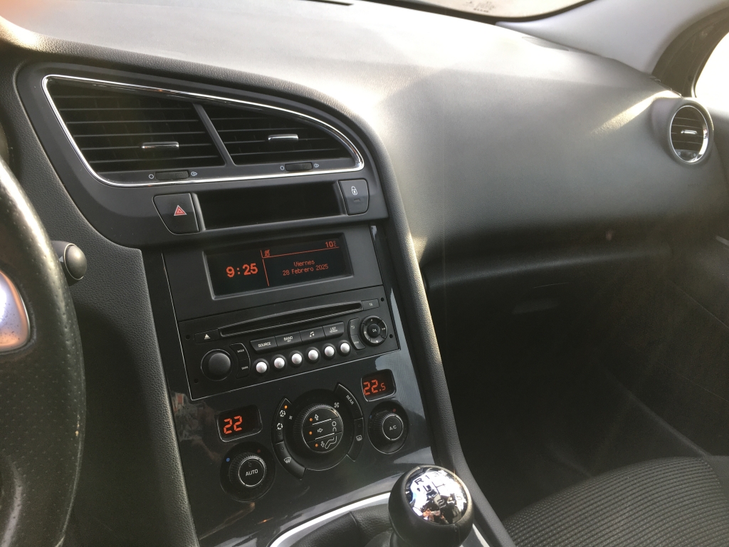 PEUGEOT 5008 1.6 HDI 120CV 7 PLAZAS