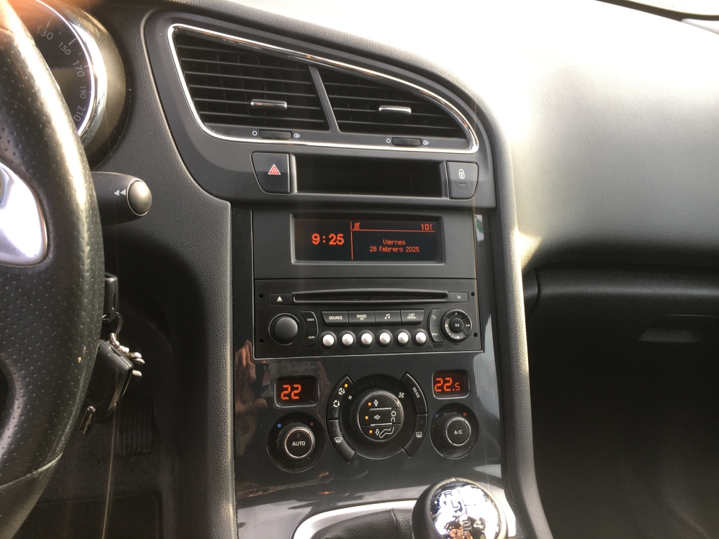 PEUGEOT 5008 1.6 HDI 120CV 7 PLAZAS