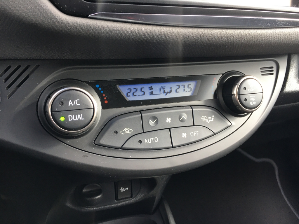 TOYOTA YARIS 1.5 HIBRIDO 75CV AUT