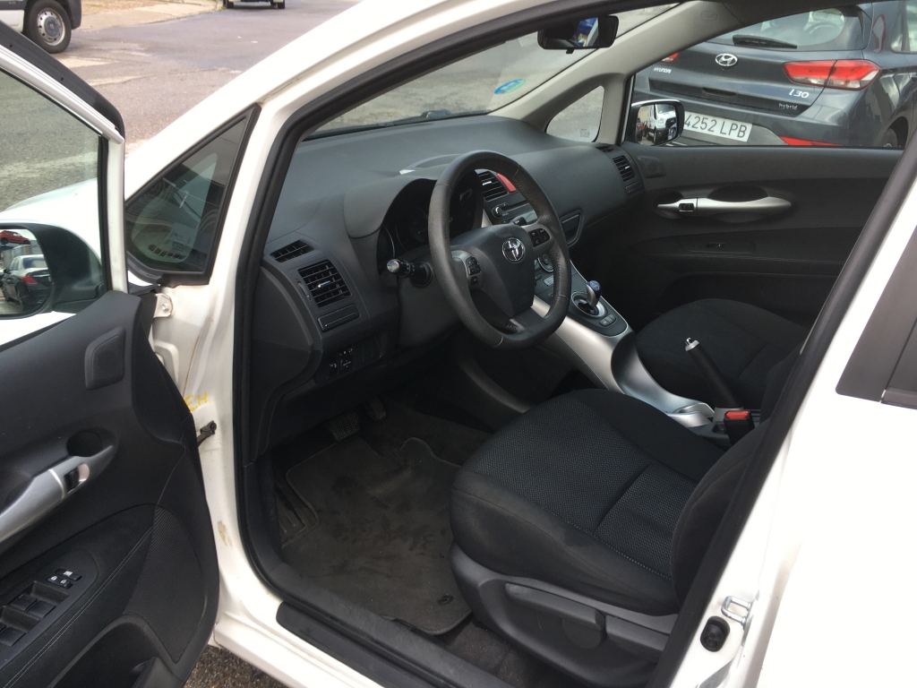 TOYOTA AURIS 1.8 HIBRIDO 136CV AUT
