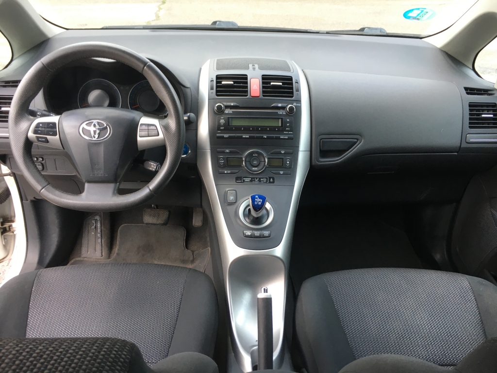 TOYOTA AURIS 1.8 HIBRIDO 136CV AUT