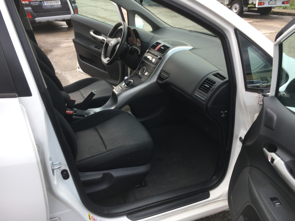 TOYOTA AURIS 1.8 HIBRIDO 136CV AUT