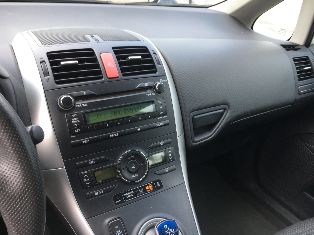 TOYOTA AURIS 1.8 HIBRIDO 136CV AUT