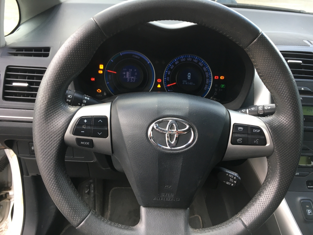 TOYOTA AURIS 1.8 HIBRIDO 136CV AUT