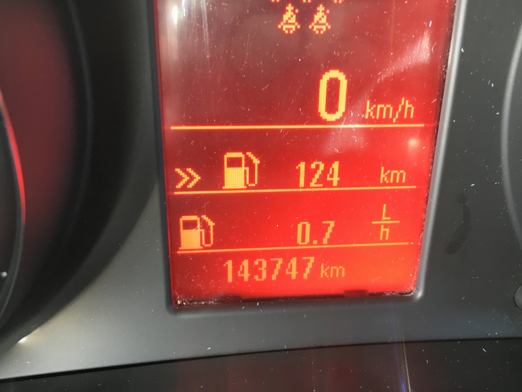 VEHICULO CON LEVES DAÑOS DE USO,ARRANCA Y ANDA,AIRBAGS OK,EQUIPO MULTI MEDIA CON ANVEGACION Y CAMARA TRASERA,CLIMA,VOLANTE MULTI FUNCION,TEMPOMAT,7 PLAZAS.