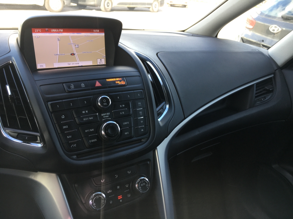 VEHICULO CON LEVES DAÑOS DE USO,ARRANCA Y ANDA,AIRBAGS OK,EQUIPO MULTI MEDIA CON ANVEGACION Y CAMARA TRASERA,CLIMA,VOLANTE MULTI FUNCION,TEMPOMAT,7 PLAZAS.