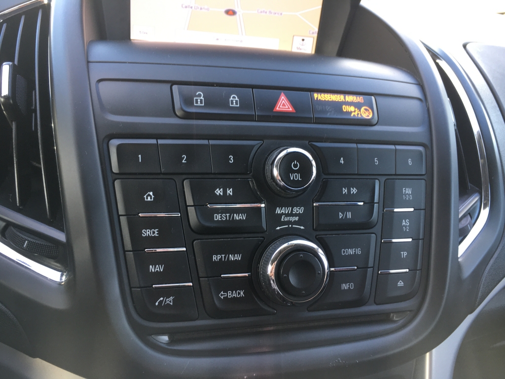 VEHICULO CON LEVES DAÑOS DE USO,ARRANCA Y ANDA,AIRBAGS OK,EQUIPO MULTI MEDIA CON ANVEGACION Y CAMARA TRASERA,CLIMA,VOLANTE MULTI FUNCION,TEMPOMAT,7 PLAZAS.
