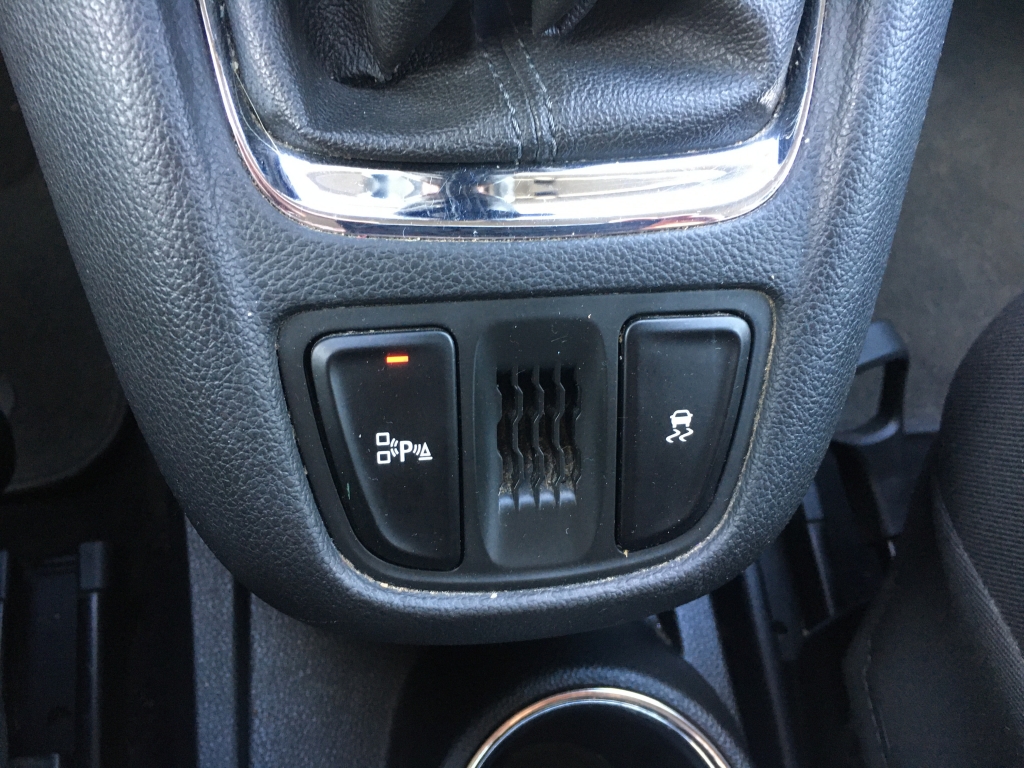 VEHICULO CON LEVES DAÑOS DE USO,ARRANCA Y ANDA,AIRBAGS OK,EQUIPO MULTI MEDIA CON ANVEGACION Y CAMARA TRASERA,CLIMA,VOLANTE MULTI FUNCION,TEMPOMAT,7 PLAZAS.