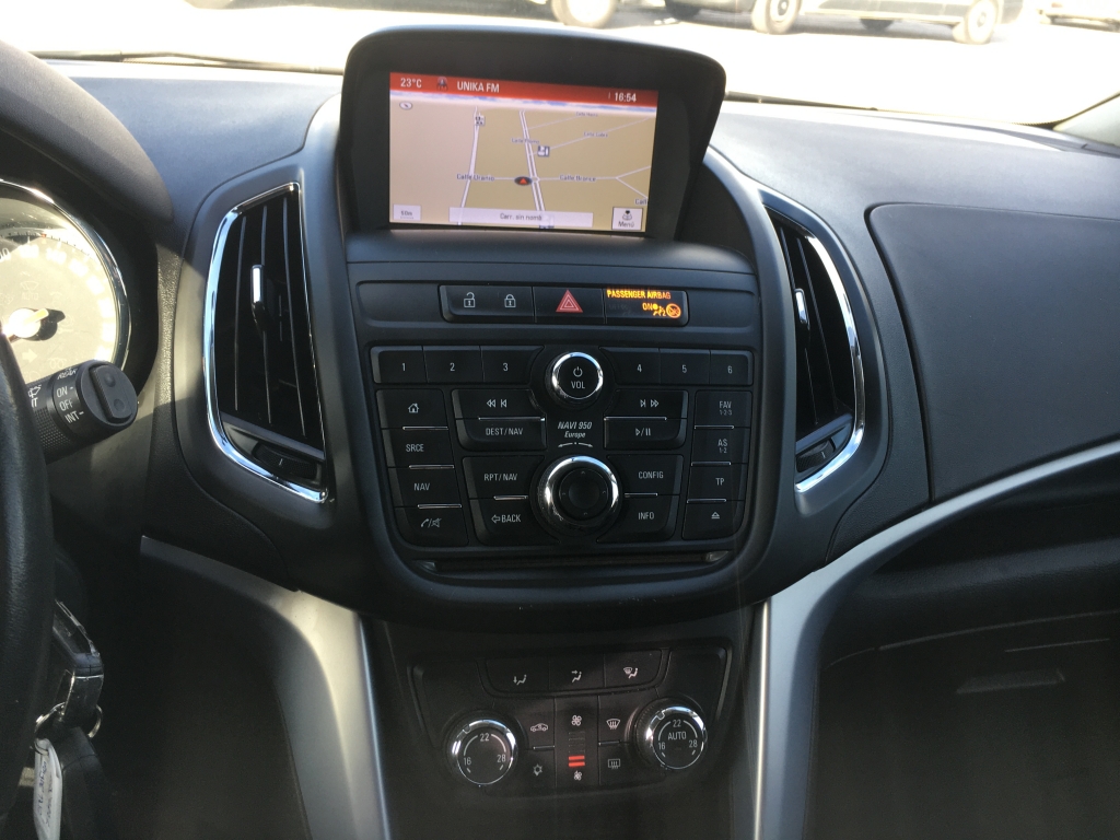 VEHICULO CON LEVES DAÑOS DE USO,ARRANCA Y ANDA,AIRBAGS OK,EQUIPO MULTI MEDIA CON ANVEGACION Y CAMARA TRASERA,CLIMA,VOLANTE MULTI FUNCION,TEMPOMAT,7 PLAZAS.
