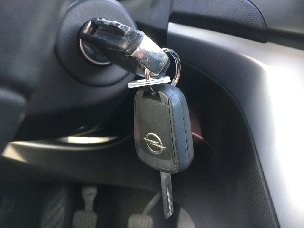 VEHICULO CON LEVES DAÑOS DE USO,ARRANCA Y ANDA,AIRBAGS OK,EQUIPO MULTI MEDIA CON ANVEGACION Y CAMARA TRASERA,CLIMA,VOLANTE MULTI FUNCION,TEMPOMAT,7 PLAZAS.