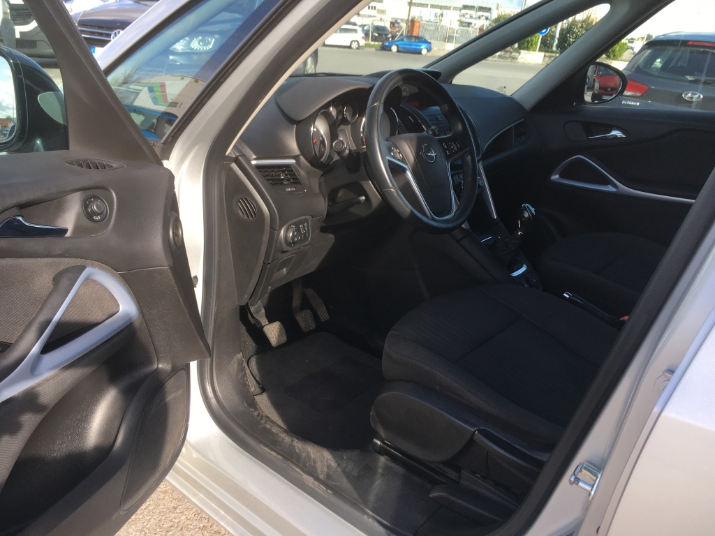 VEHICULO CON LEVES DAÑOS DE USO,ARRANCA Y ANDA,AIRBAGS OK,EQUIPO MULTI MEDIA CON ANVEGACION Y CAMARA TRASERA,CLIMA,VOLANTE MULTI FUNCION,TEMPOMAT,7 PLAZAS.